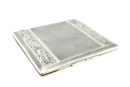 Caixa de toilette em prata escovada com motivos florais gravados e espelho 